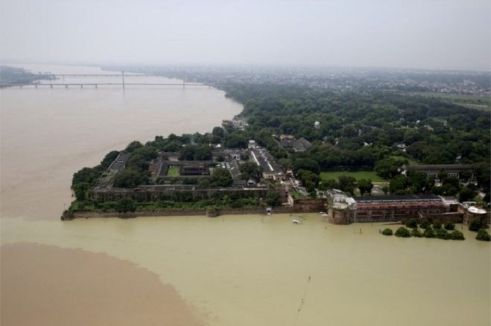 India Ganges floods `break previous records`
